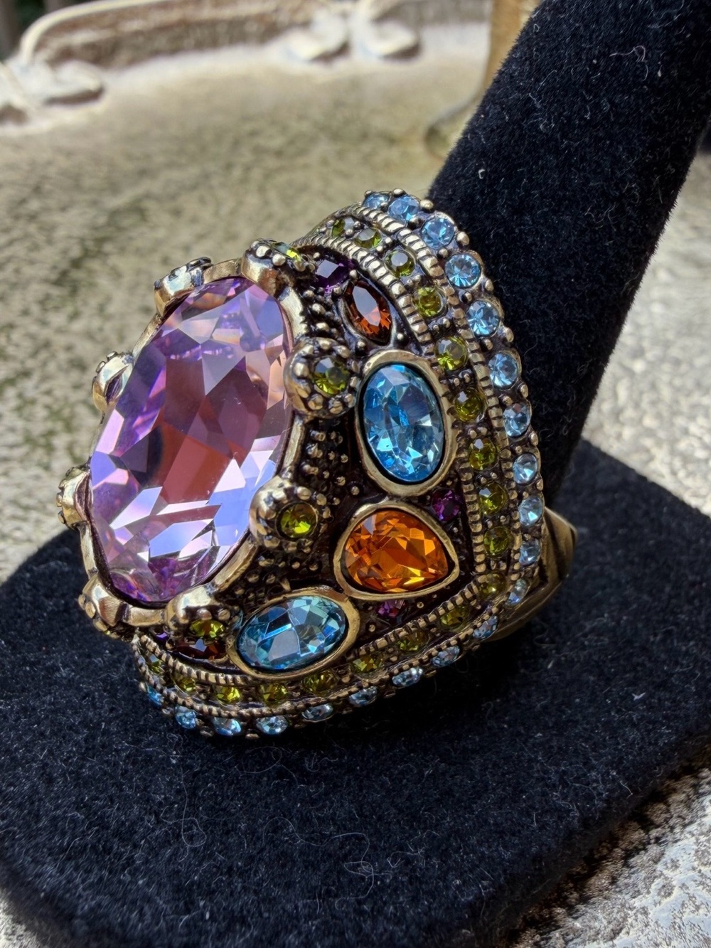 Heidi Daus "Shirli Stunning" Crystal Statement Cocktail Ring. *Size 9.5 - Picture 2 of 8